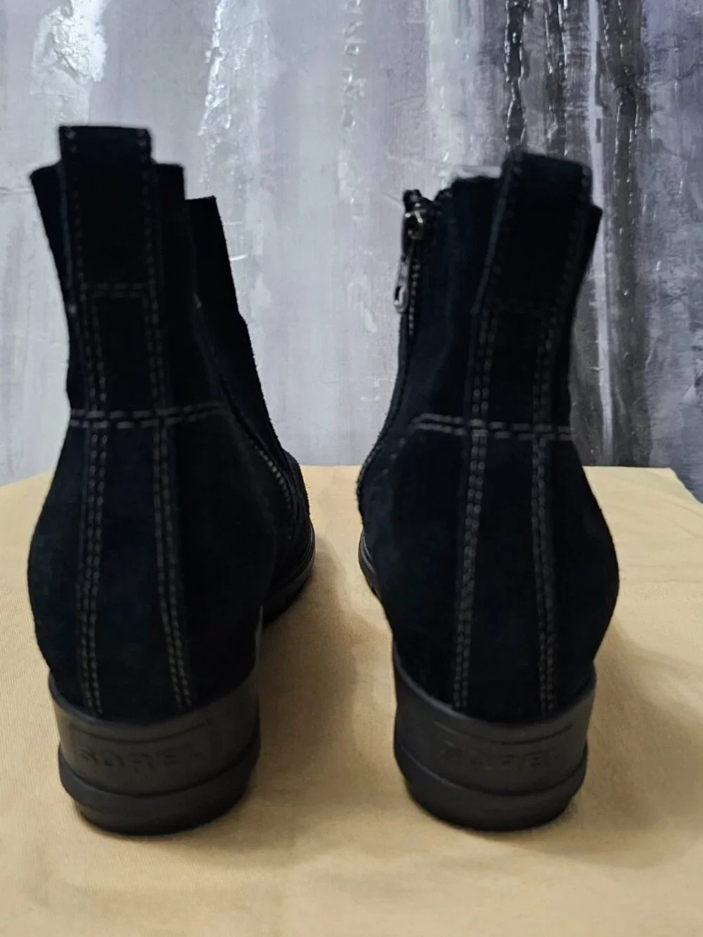 Sorel Black Suede Women's Pull on Chelsea Boots - Size 7.5